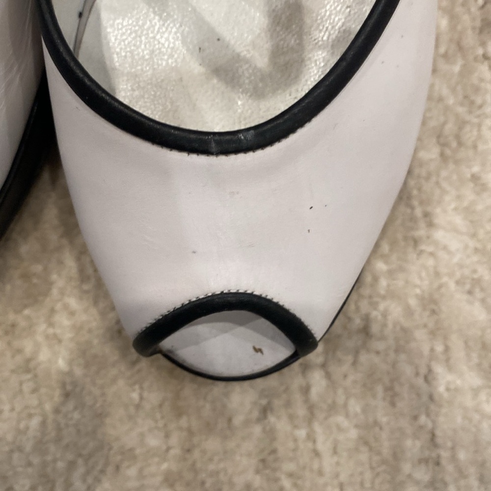 Via Spiga White and Black Peep-Toe Heels - Picture 2 of 10